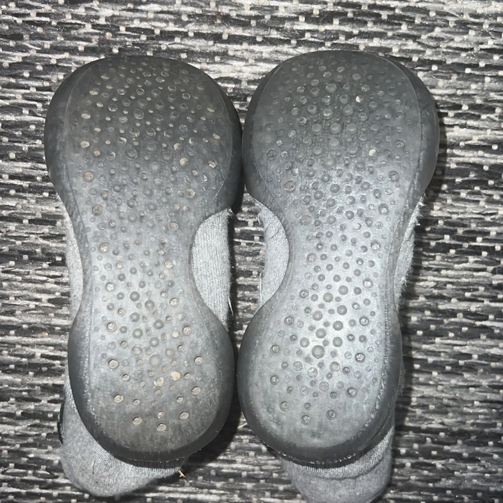 Authentic Nununu happy face sock slippers shoes Sz 10 Euro 28